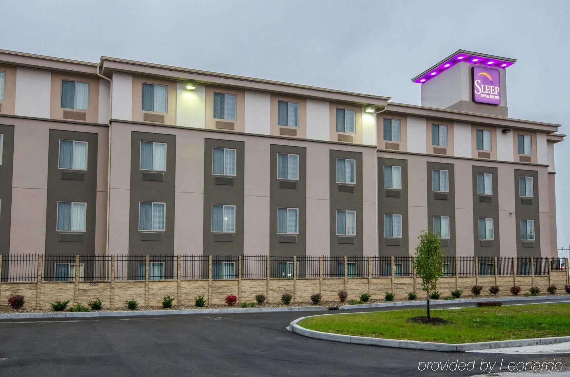 Sleep Inn & Suites And Conference Center Downtown Indianapolis Bagian luar foto